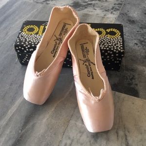 Vintage Capezio Contempora Pink Pointe Shoes